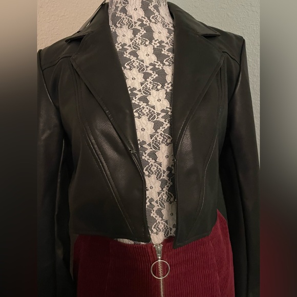 Forever 21 faux leather cropped jacket - Picture 4 of 6